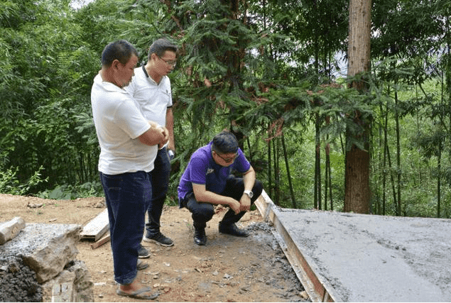 市城市投资集团公司领导到黄土镇汤家村调研脱贫攻坚