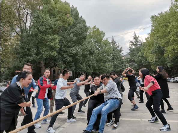 铜仁城投集团与铜仁交旅集团联合举办“小球飞扬·健康无限”运动会