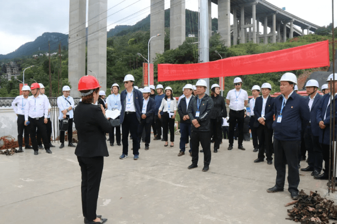 抓项目谋划 强项目建设 促转型发展