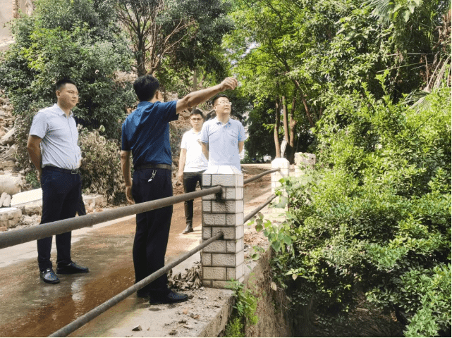 铜仁城投集团公司领导赴梵源建筑公司在建项目指导工作