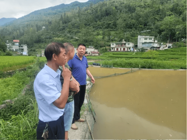 铜仁城投集团水务投资公司赴沿河县泉坝镇泉坡村宣讲习近平总书记“七一”重要讲话精神并开展乡村振兴调研