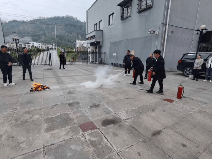 铜仁城交集团公路勘察设计公司组织开展消防演练